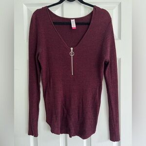 No boundaries maroon sweater. Sliver zipper on front. Size XXL.